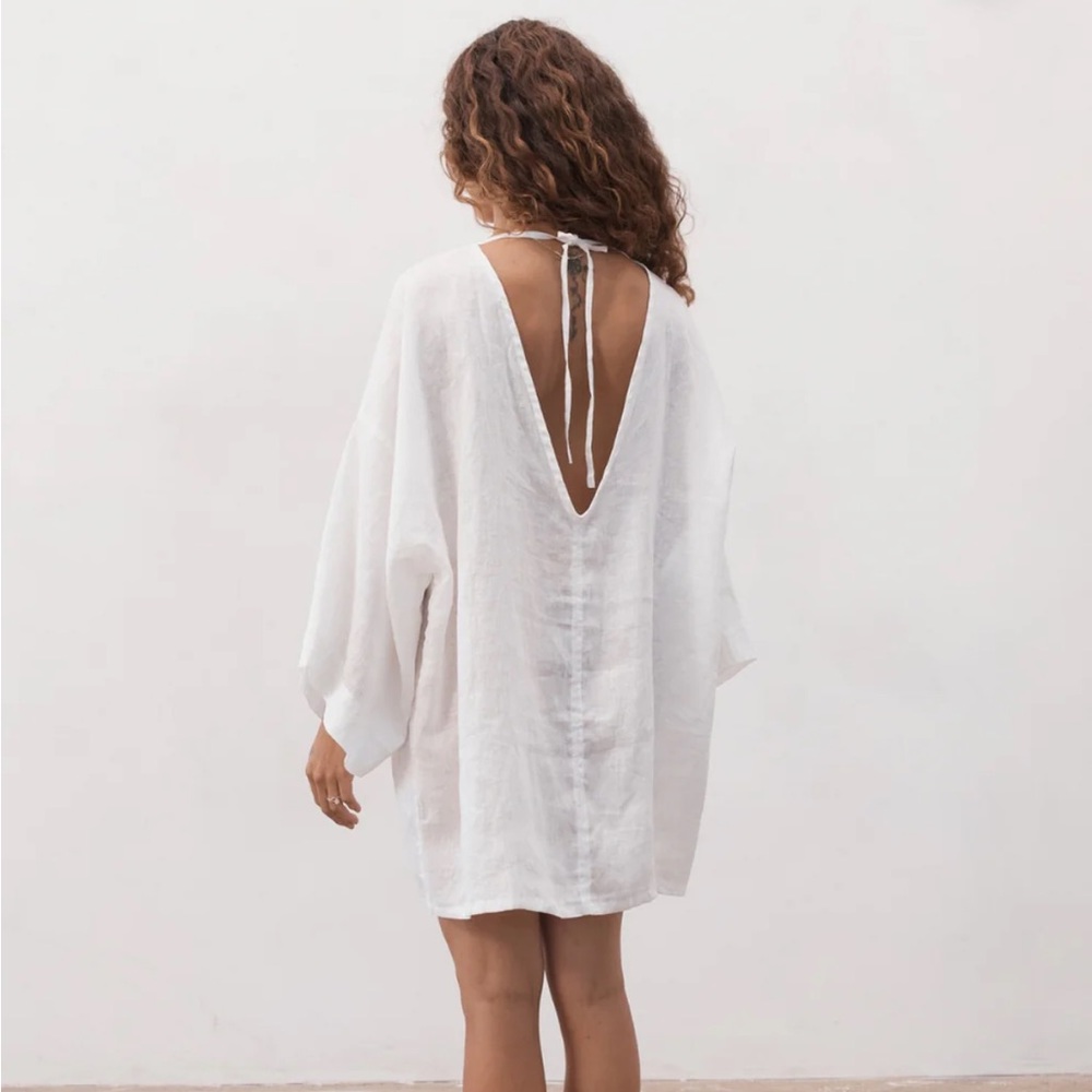 Unik White V-Neck Tunic - Picture 10 of 12